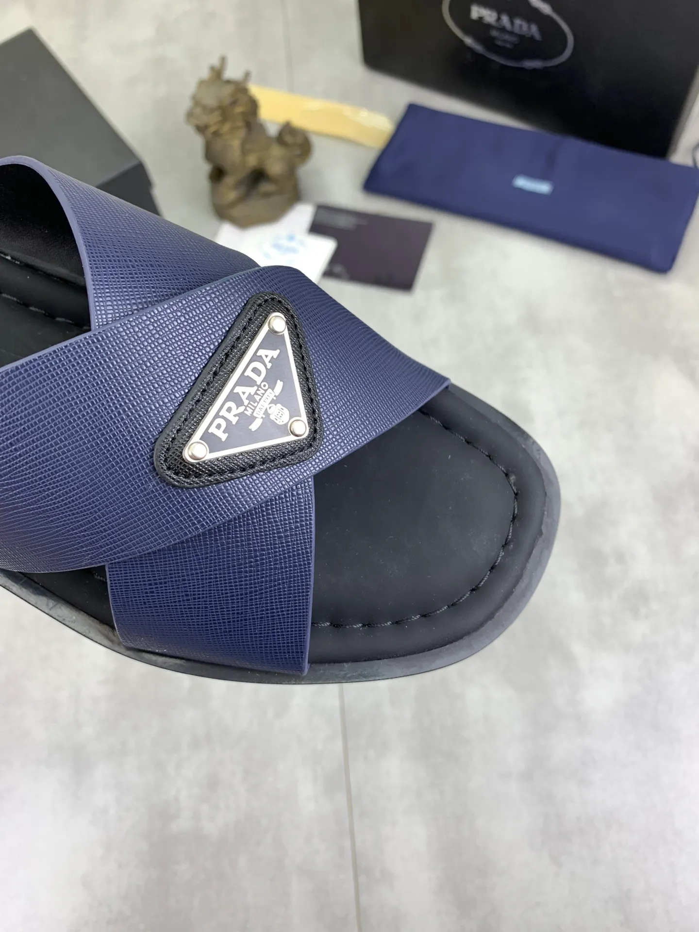 Men's shoes 💰P300💰【New style】🎁🎁🎁 PRADA Prada's new casual slippers, original official website 1:1, perfect workmanship, transmitting a kind of noble luxury, sublimating its definition of luxury in Prada's high-end extraordinary craftsmanship. Original combination outsole, code number: 38-44 (45 customized) 4️⃣colors🉑️ to choose from